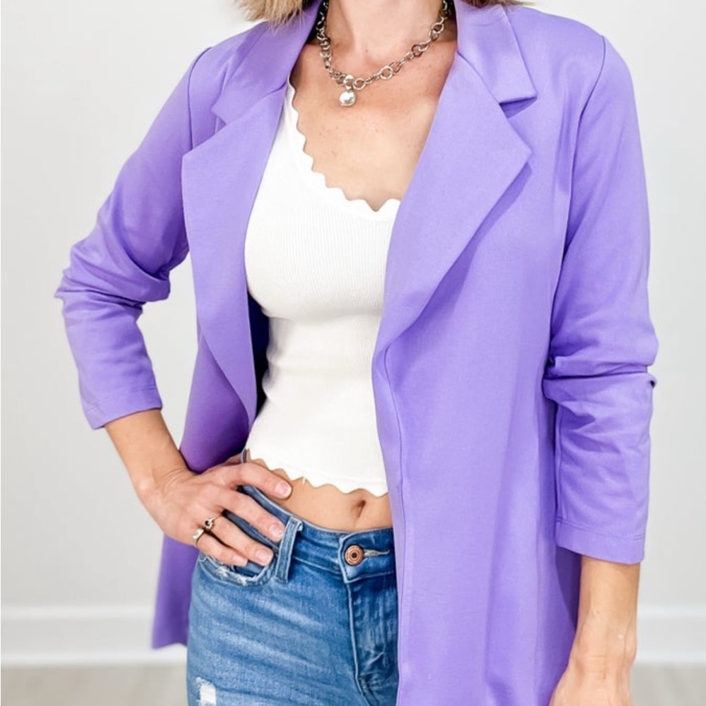 NWT. Magic 3/4 length sleeve blazer with notched lapels & tailored fit in Violet
